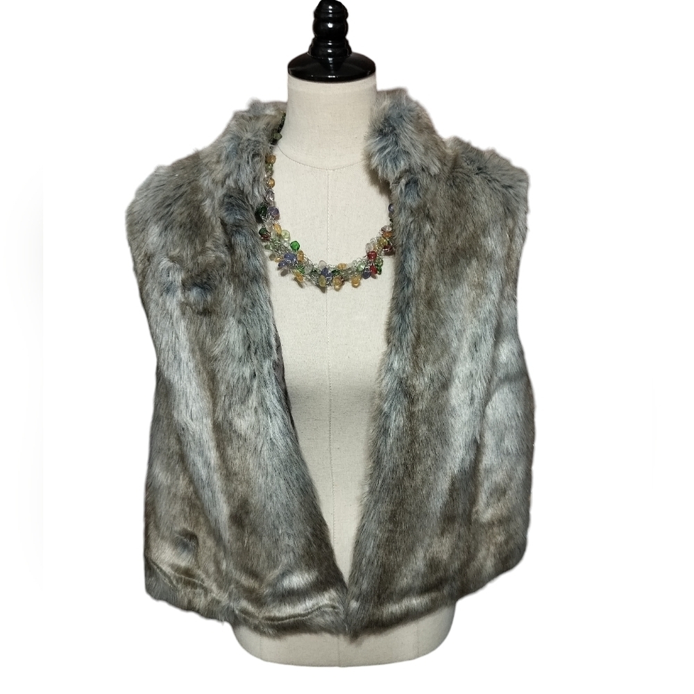 2844) ELLE Mushroom White Gray Faux Fur Cape Vest SizeXL